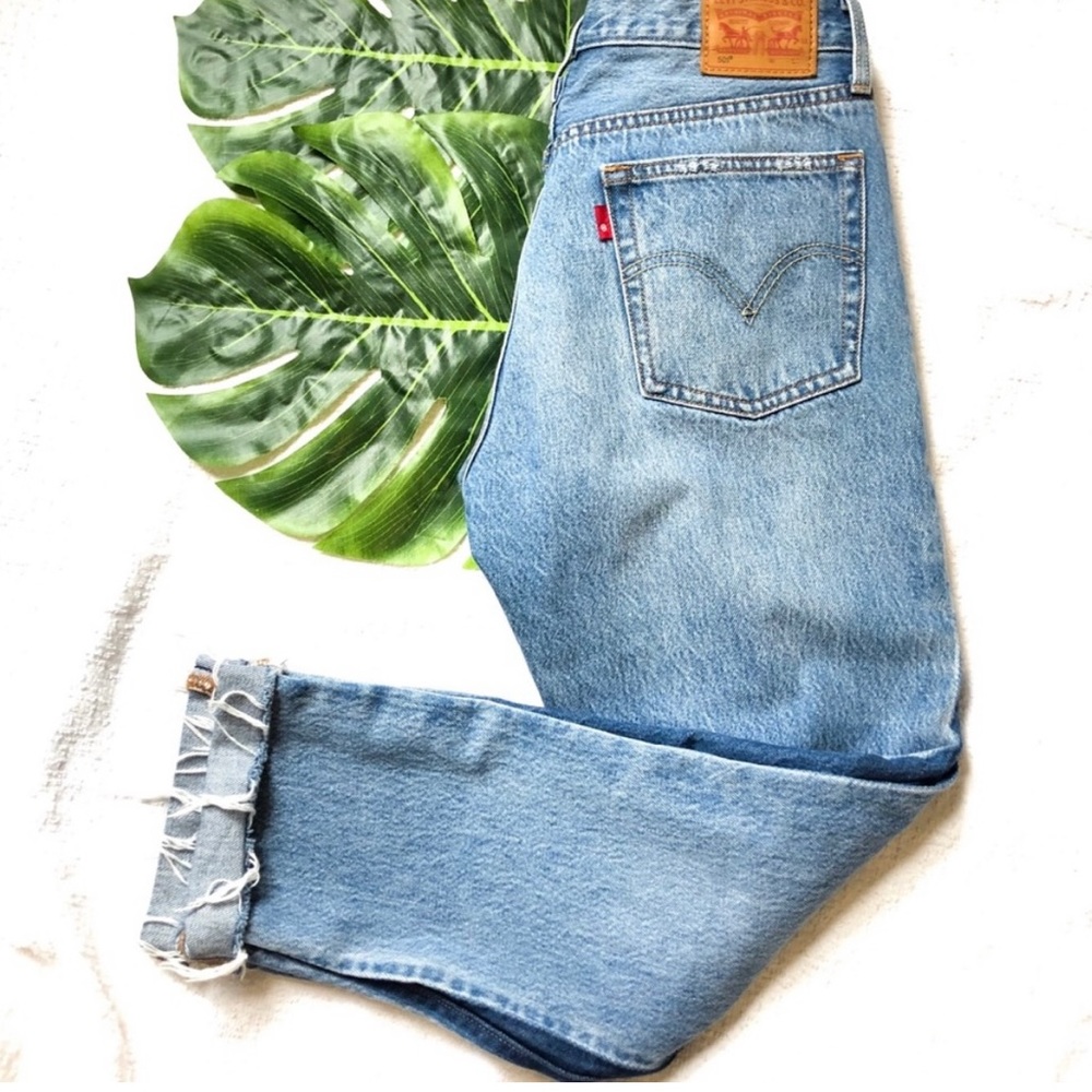 Levi's Women's Light Blue High-Rise Straight Jeans